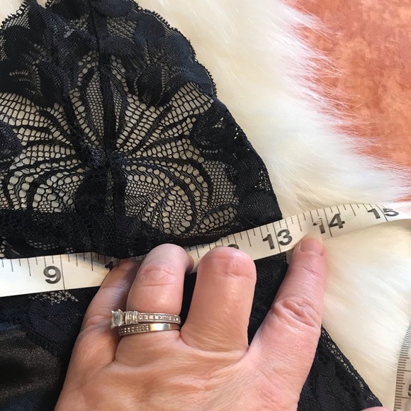 Adorn Love ⚜️ Black Lace Criss Cross Back Chemise - Picture 7 of 8